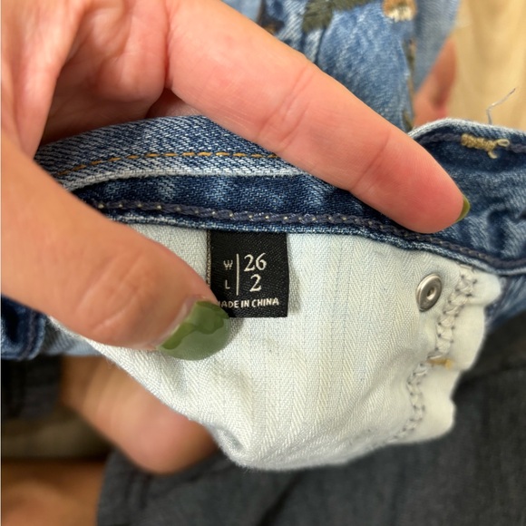 Abercrombie and Fitch embroidered denim shorts - Picture 7 of 8